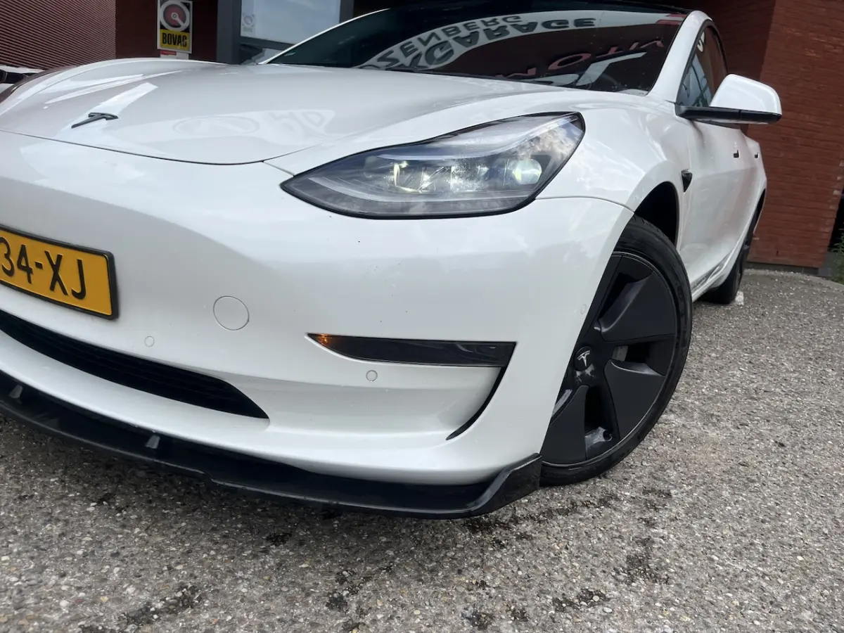 Standard RWD Plus 60 kWh PANODAK // NAVI // ADAPTIVE CRUISE // CLIMA // AUTOPILOT // CAMER