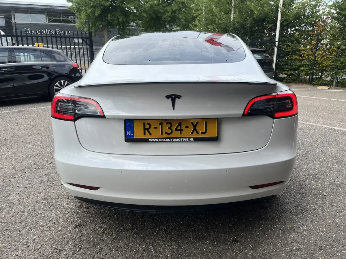 Standard RWD Plus 60 kWh PANODAK // NAVI // ADAPTIVE CRUISE // CLIMA // AUTOPILOT // CAMER