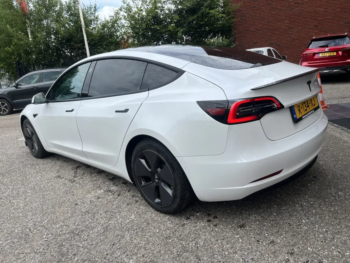 Standard RWD Plus 60 kWh PANODAK // NAVI // ADAPTIVE CRUISE // CLIMA // AUTOPILOT // CAMER