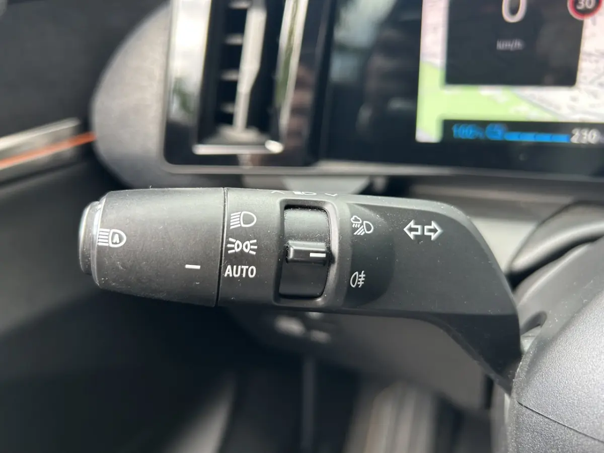 EV40 Techno // NAVI + CARPLAY // FULL LED // CAMERA // CLIMA // STOEL + STUURWIELVERWARMIN