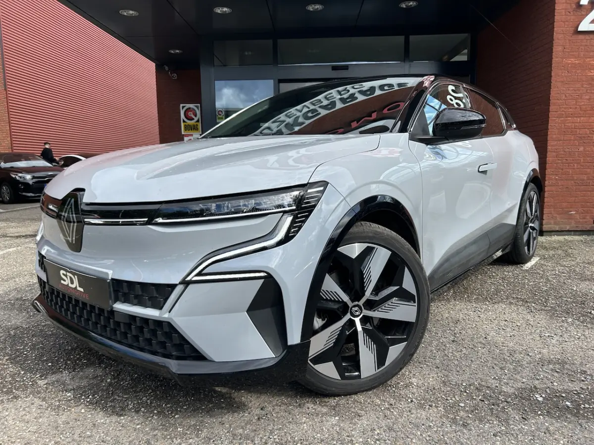 EV40 Techno // NAVI + CARPLAY // FULL LED // CAMERA // CLIMA // STOEL + STUURWIELVERWARMIN