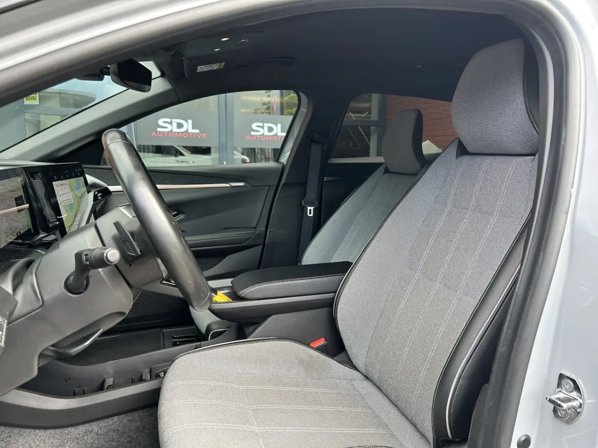 EV40 Techno // NAVI + CARPLAY // FULL LED // CAMERA // CLIMA // STOEL + STUURWIELVERWARMIN