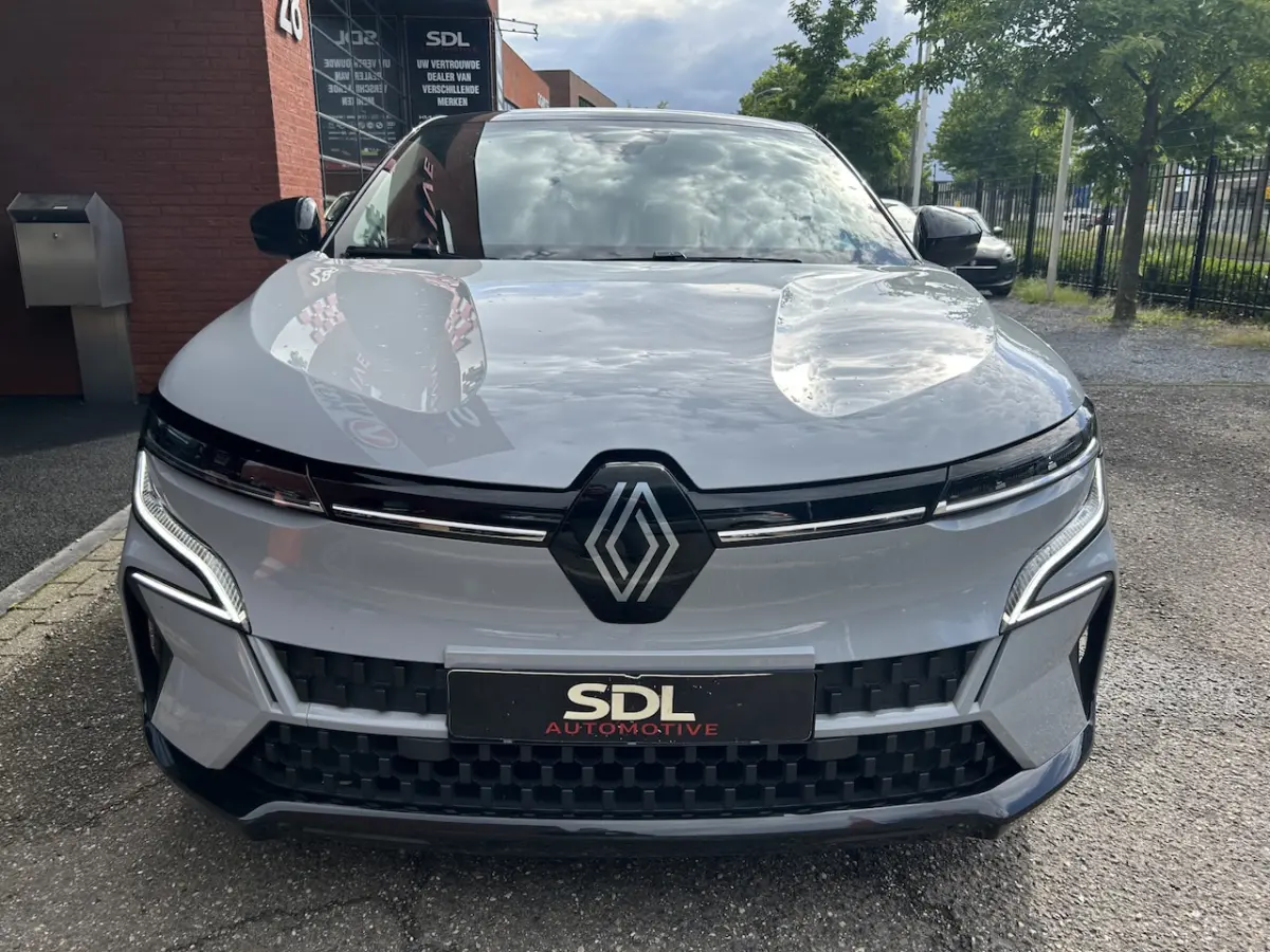 EV40 Techno // NAVI + CARPLAY // FULL LED // CAMERA // CLIMA // STOEL + STUURWIELVERWARMIN