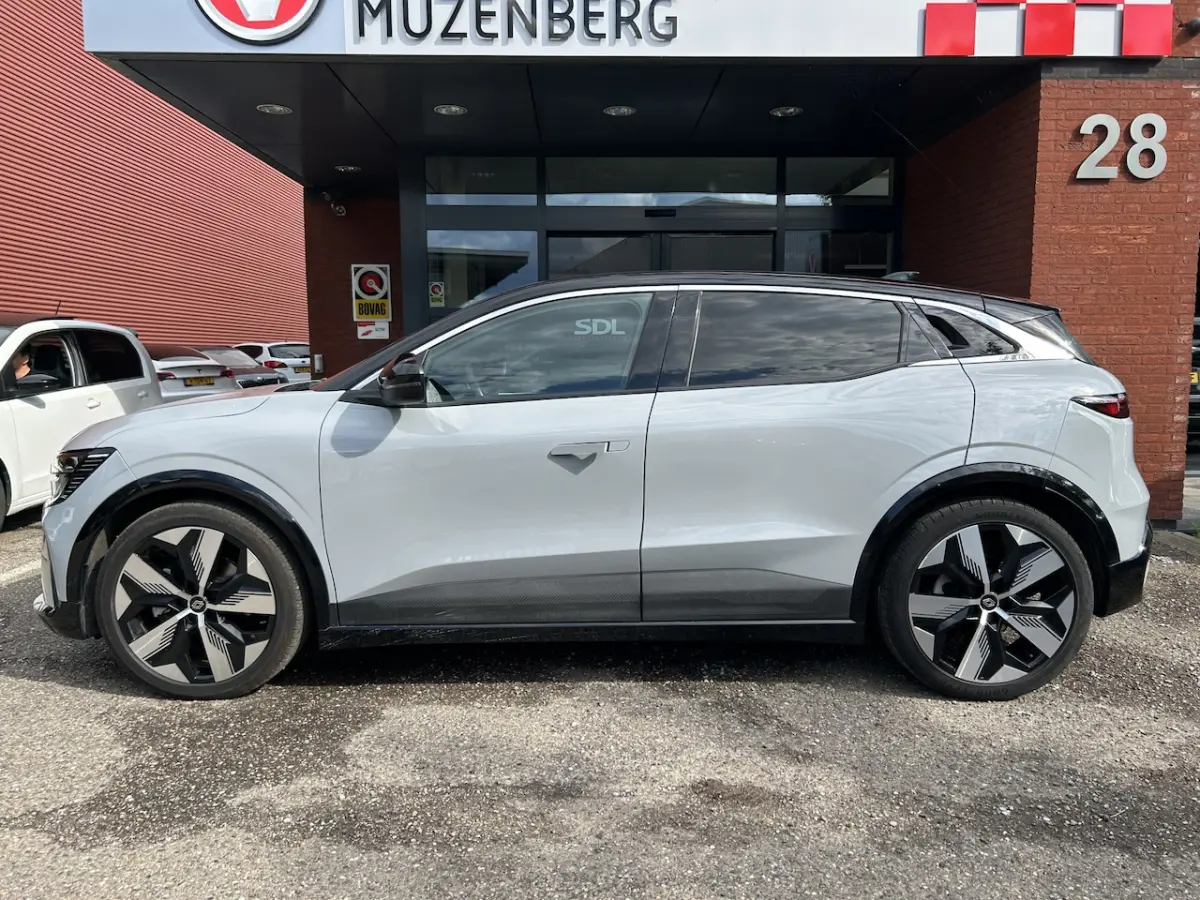 EV40 Techno // NAVI + CARPLAY // FULL LED // CAMERA // CLIMA // STOEL + STUURWIELVERWARMIN