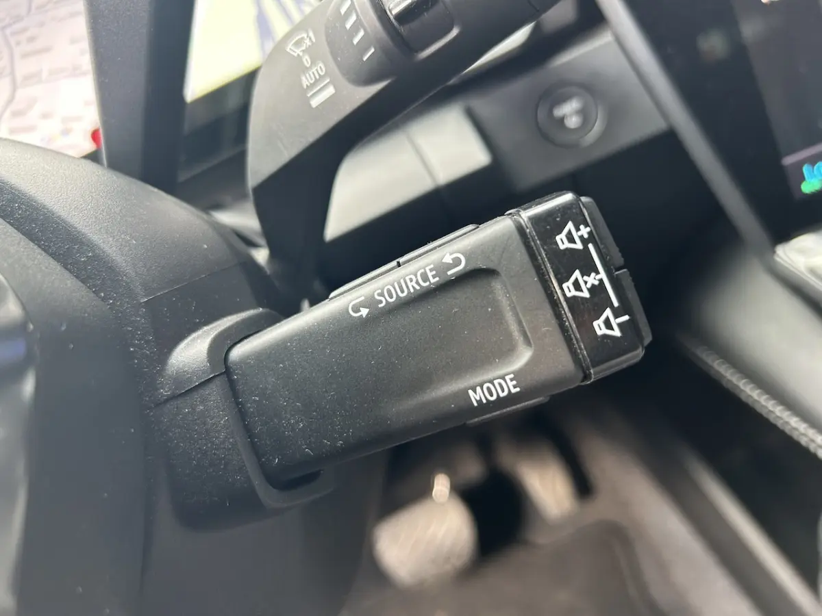 EV40 Techno // NAVI + CARPLAY // FULL LED // CAMERA // CLIMA // STOEL + STUURWIELVERWARMIN