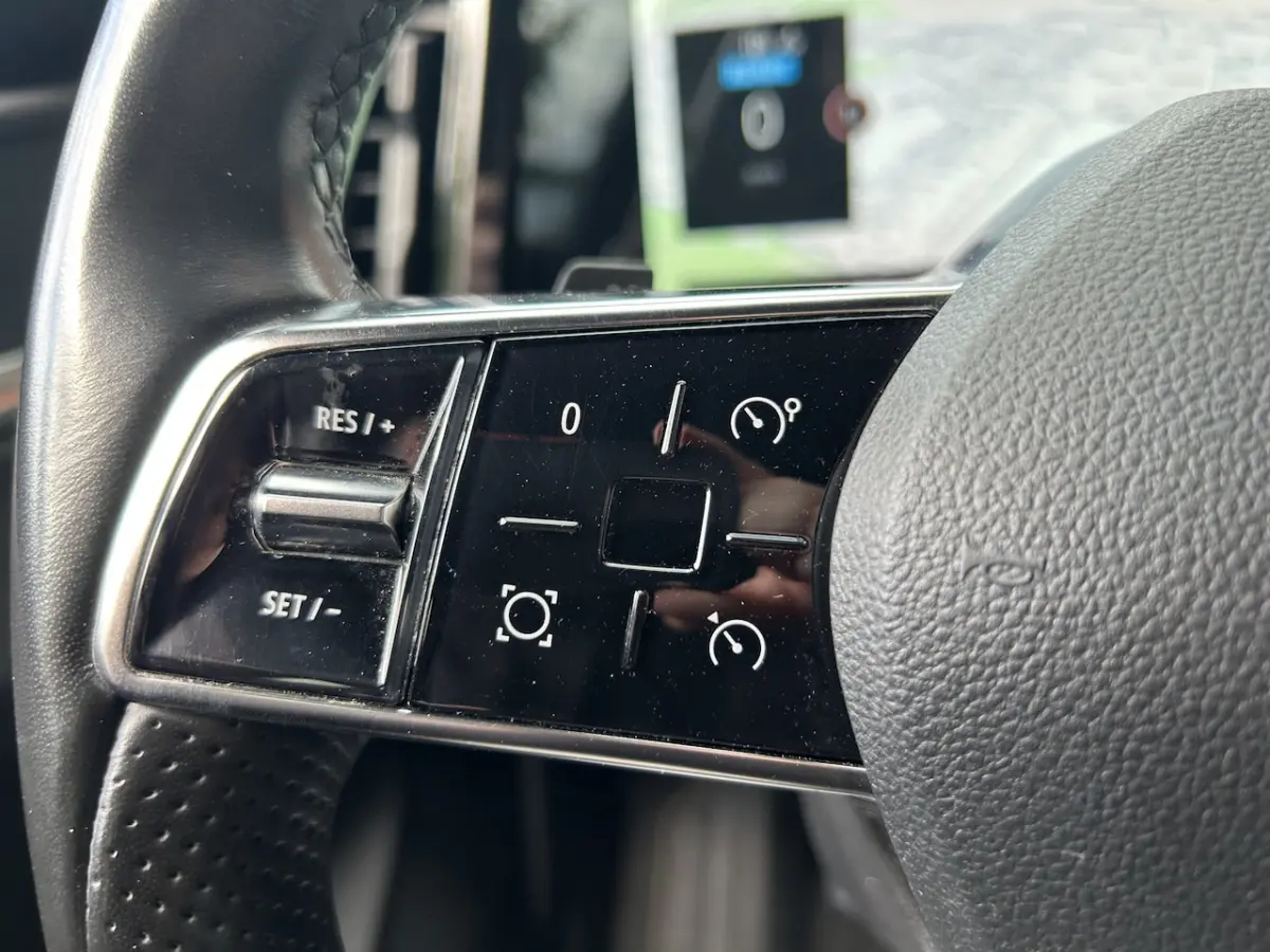 EV40 Techno // NAVI + CARPLAY // FULL LED // CAMERA // CLIMA // STOEL + STUURWIELVERWARMIN