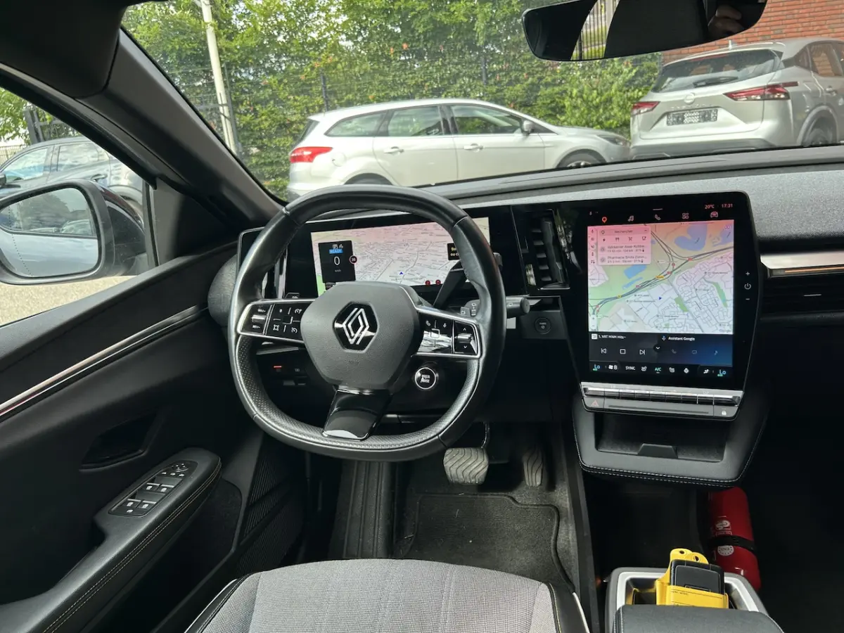 EV40 Techno // NAVI + CARPLAY // FULL LED // CAMERA // CLIMA // STOEL + STUURWIELVERWARMIN