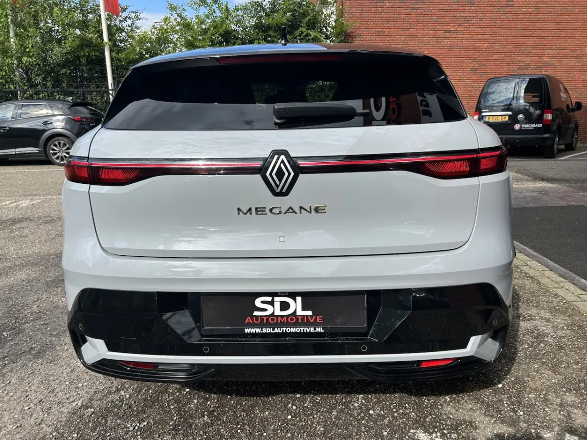 EV40 Techno // NAVI + CARPLAY // FULL LED // CAMERA // CLIMA // STOEL + STUURWIELVERWARMIN
