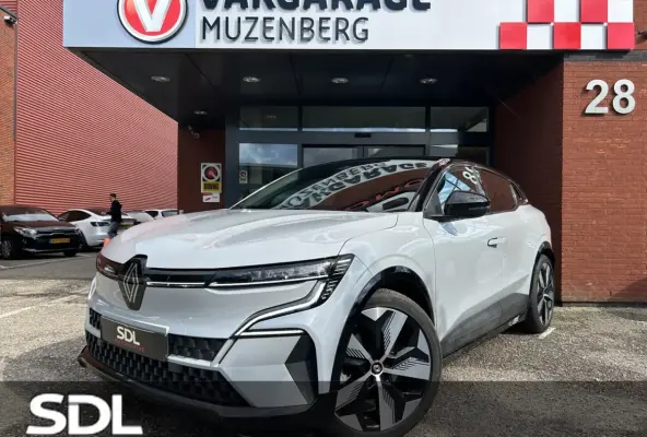 EV40 Techno // NAVI + CARPLAY // FULL LED // CAMERA // CLIMA // STOEL + STUURWIELVERWARMIN