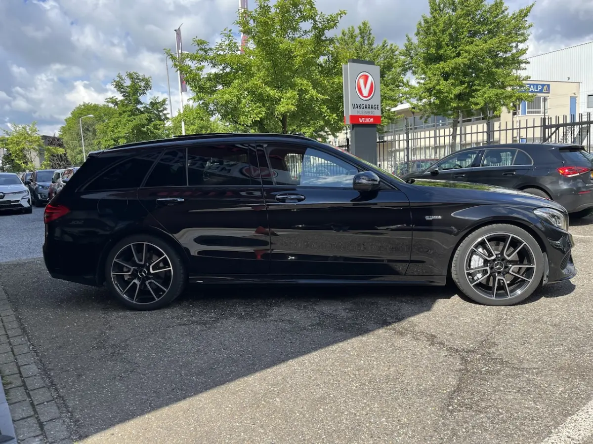 AMG 43 4MATIC // BURMESTER // SCHAALSTOELEN // PANO-SCHUIFDAK // 360 CAMERA // DODEHOEK //