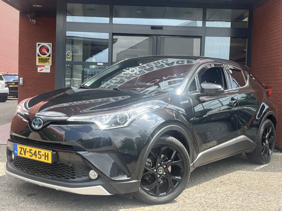 1.8 Hybrid Style // NAVI // CAMERA // ADAPTIVE CRUISE // STOELVERWARMING // CLIMA // TREKH