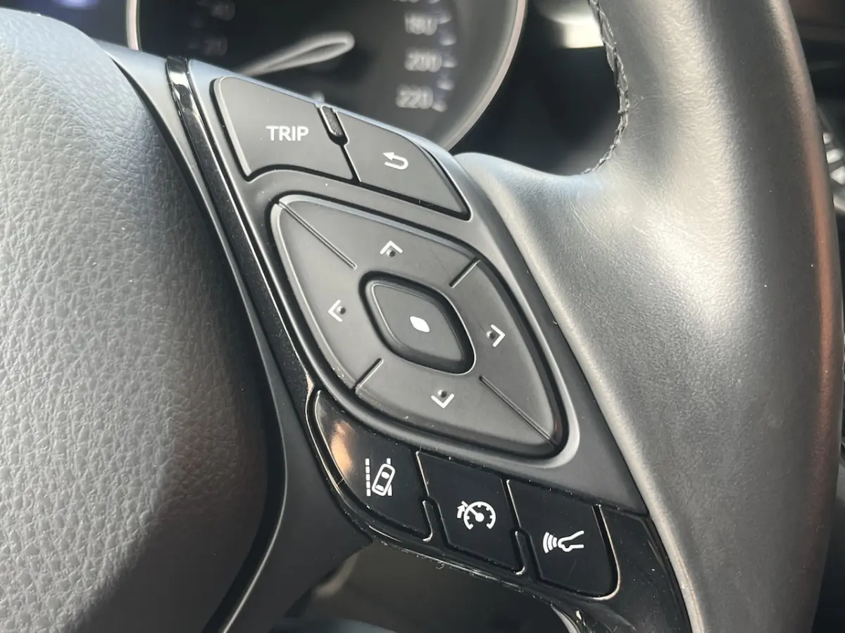 1.8 Hybrid Style // NAVI // CAMERA // ADAPTIVE CRUISE // STOELVERWARMING // CLIMA // TREKH