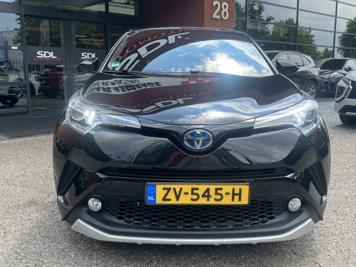 1.8 Hybrid Style // NAVI // CAMERA // ADAPTIVE CRUISE // STOELVERWARMING // CLIMA // TREKH