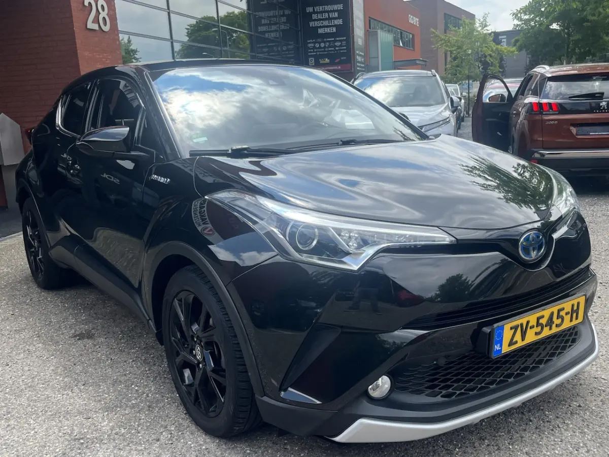 1.8 Hybrid Style // NAVI // CAMERA // ADAPTIVE CRUISE // STOELVERWARMING // CLIMA // TREKH
