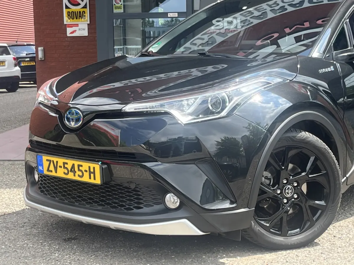 1.8 Hybrid Style // NAVI // CAMERA // ADAPTIVE CRUISE // STOELVERWARMING // CLIMA // TREKH