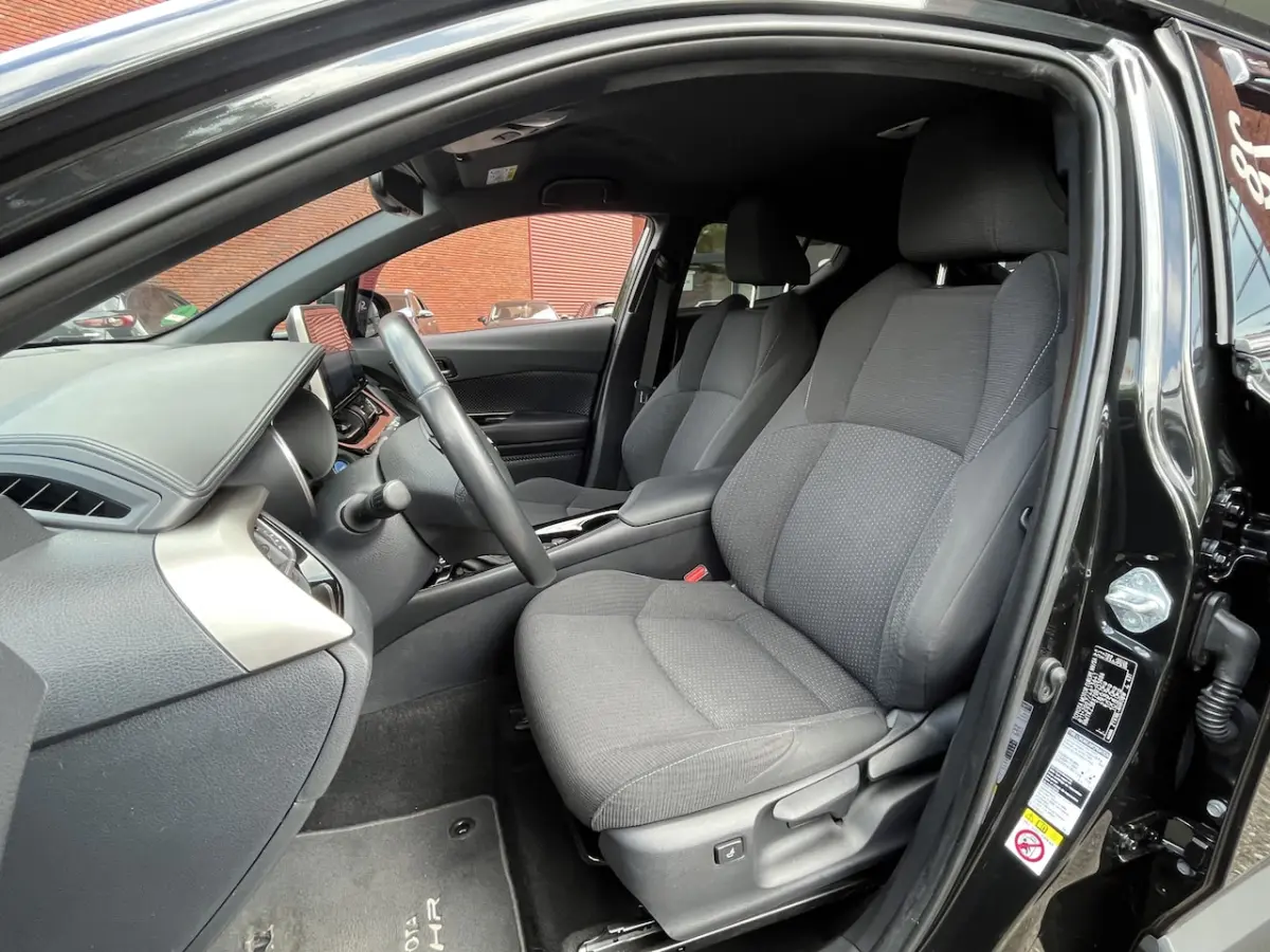 1.8 Hybrid Style // NAVI // CAMERA // ADAPTIVE CRUISE // STOELVERWARMING // CLIMA // TREKH
