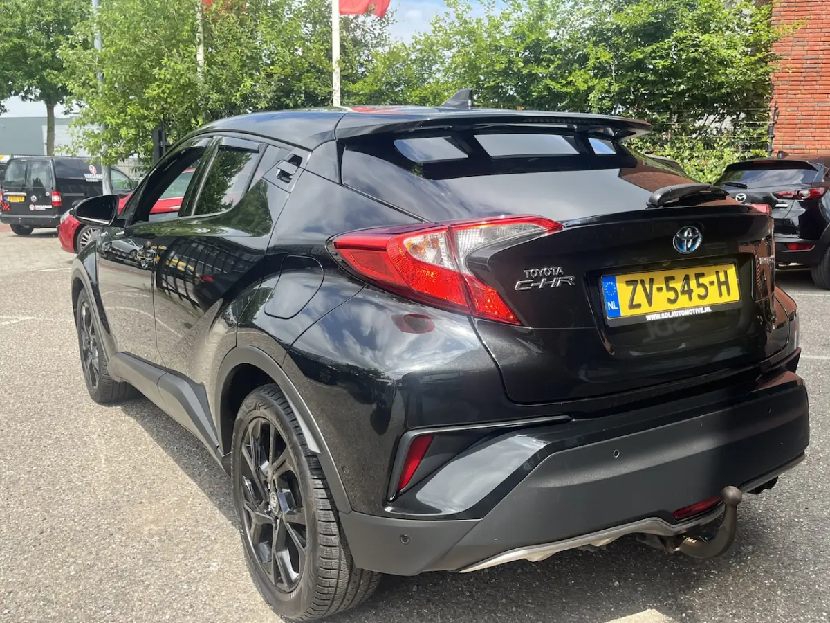 1.8 Hybrid Style // NAVI // CAMERA // ADAPTIVE CRUISE // STOELVERWARMING // CLIMA // TREKH