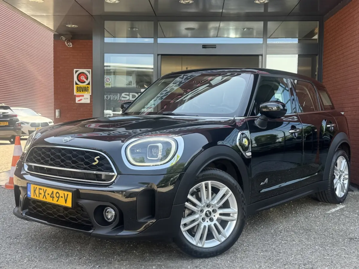 1.5 Cooper S E ALL4 // FULL LED // VOL LEDER // NAVI // CAMERA // PDC // CLIMA // STOELVER