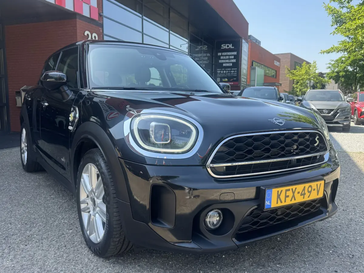 1.5 Cooper S E ALL4 // FULL LED // VOL LEDER // NAVI // CAMERA // PDC // CLIMA // STOELVER