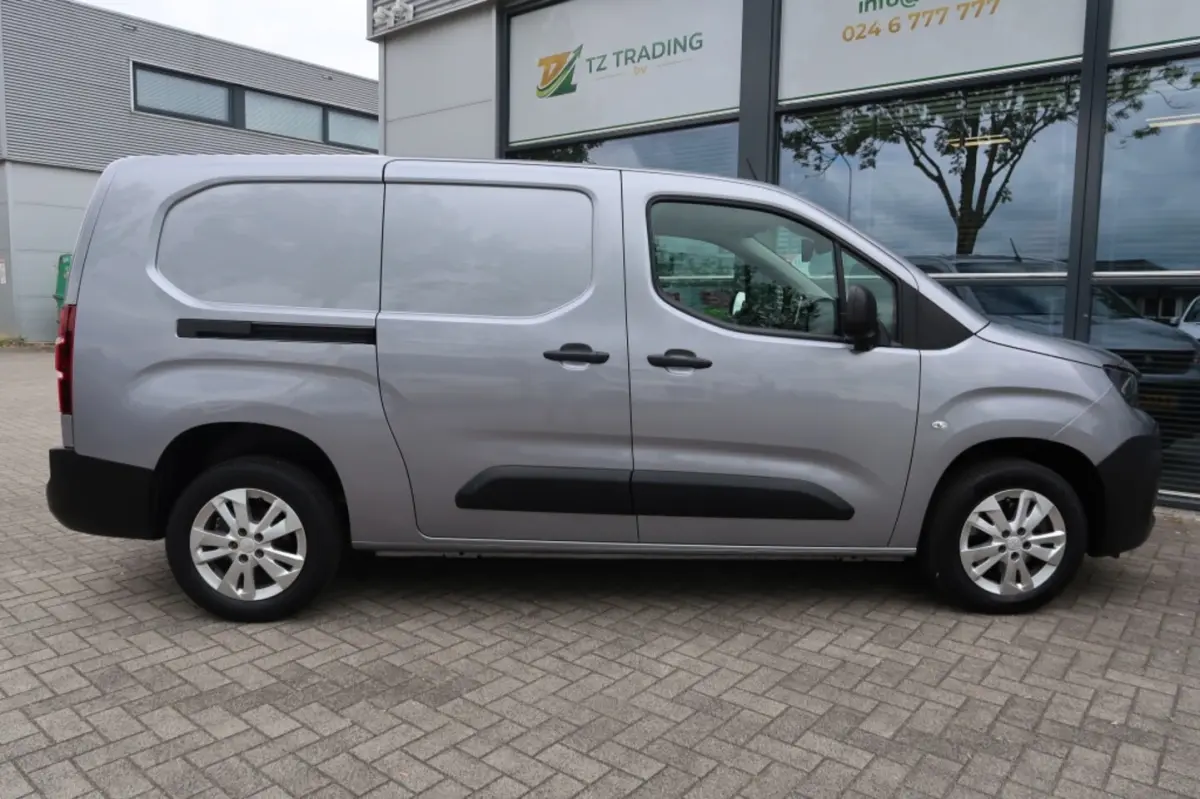 1.2 P.T. Premium Lange uitvoering met benzinemotor (marge)