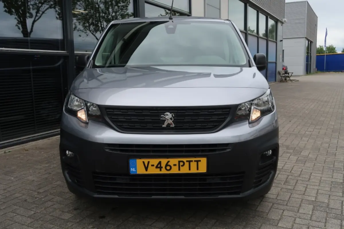 1.2 P.T. Premium Lange uitvoering met benzinemotor (marge)