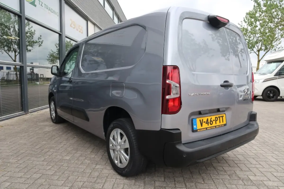 1.2 P.T. Premium Lange uitvoering met benzinemotor (marge)