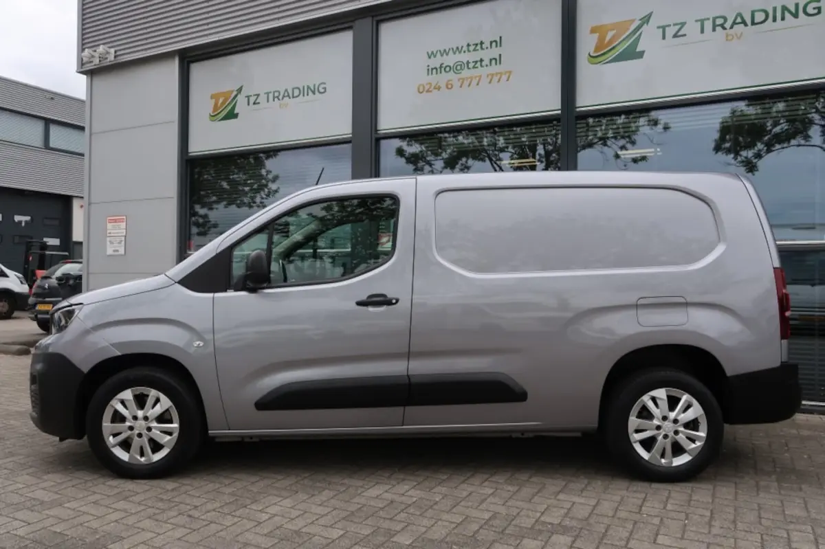 1.2 P.T. Premium Lange uitvoering met benzinemotor (marge)