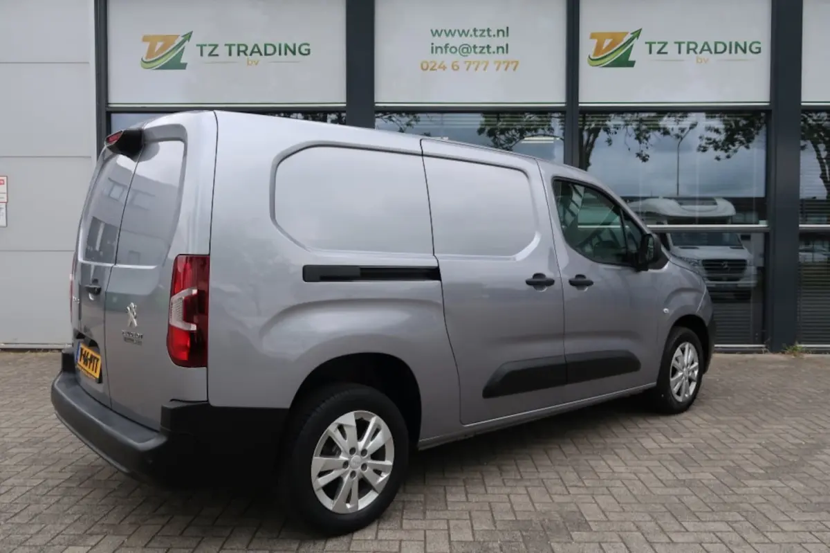 1.2 P.T. Premium Lange uitvoering met benzinemotor (marge)