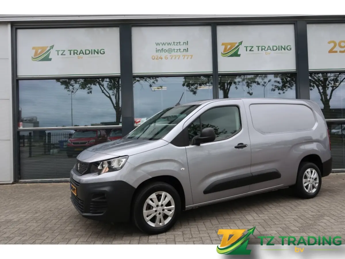 1.2 P.T. Premium Lange uitvoering met benzinemotor (marge)