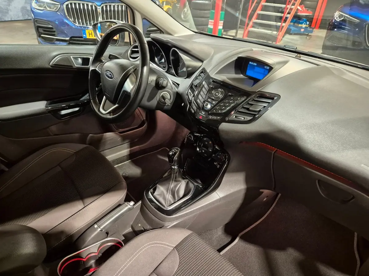 1.0 Titanium - 5 drs - Climate Control - Bluetooth - PDC - Rijklaar