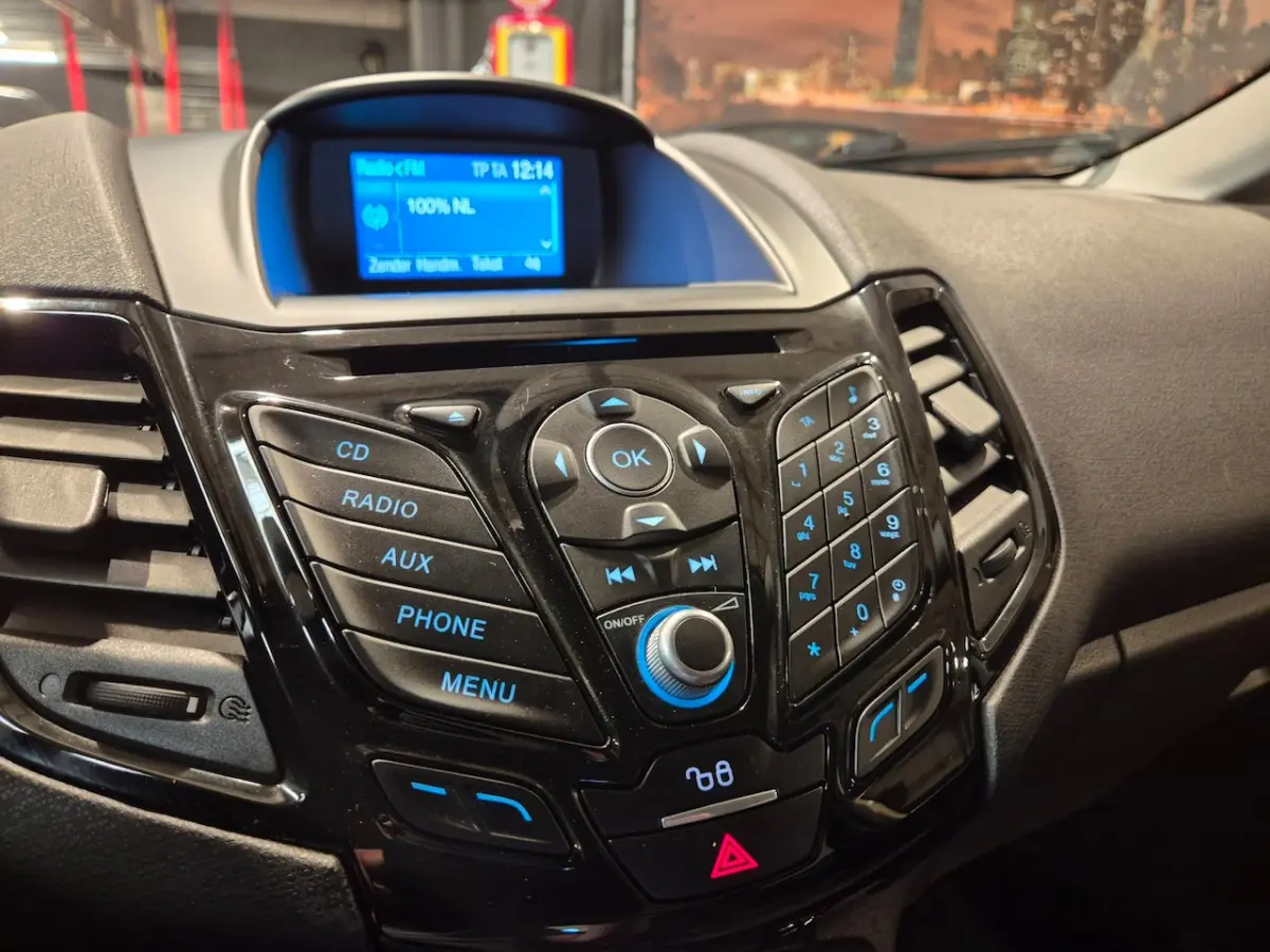 1.0 Titanium - 5 drs - Climate Control - Bluetooth - PDC - Rijklaar