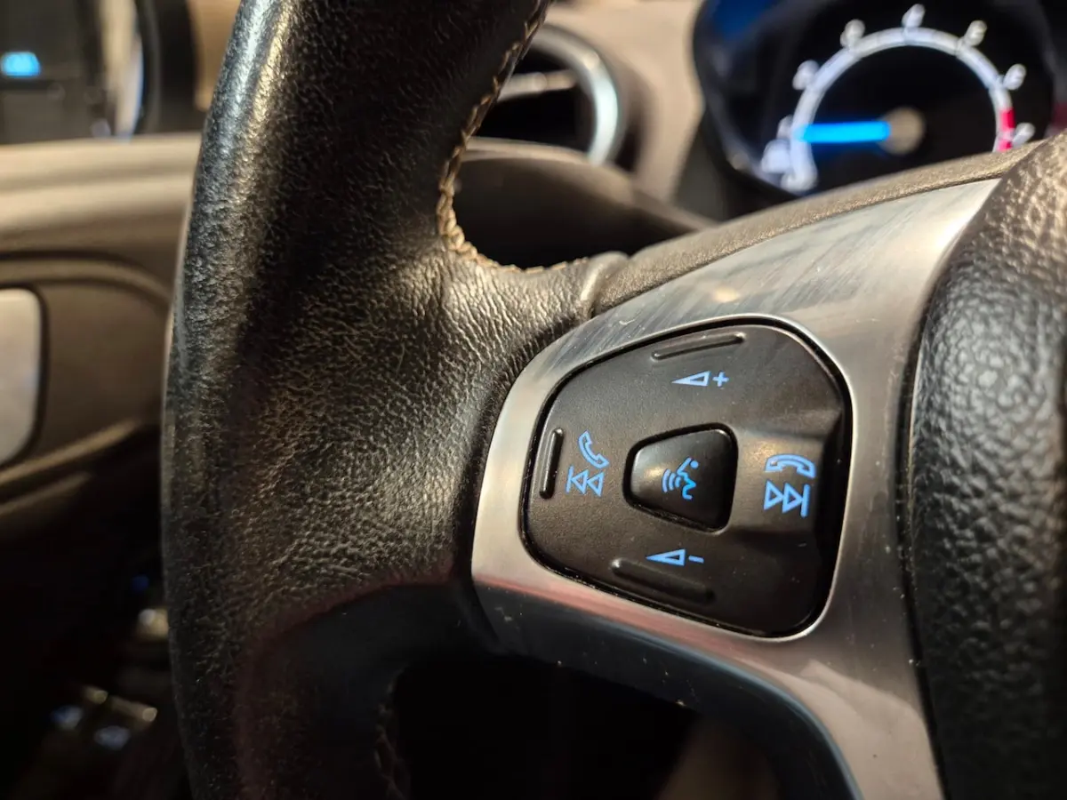 1.0 Titanium - 5 drs - Climate Control - Bluetooth - PDC - Rijklaar
