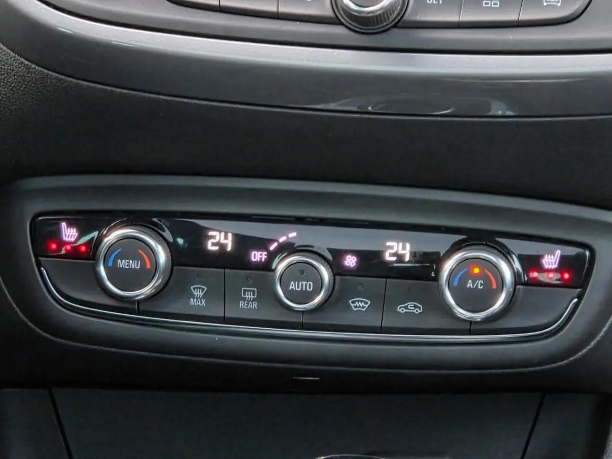 1.2 Turbo Ultimate Auto | Alcantara Bekl | Pano Dak | Stoelverw | Stuurverw | Camera + Sen