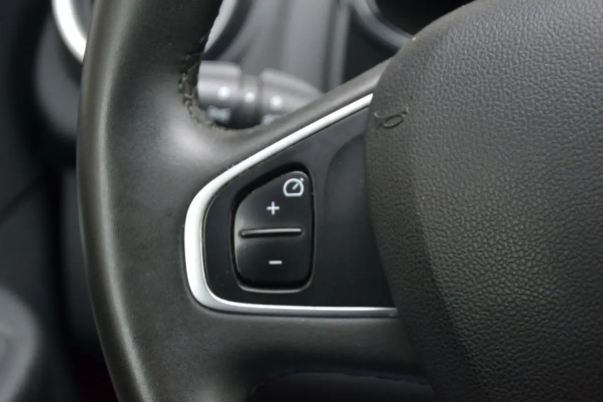 0.9 TCe Limited 90PK | Cruise Control | Navigatie | Parkeersensoren