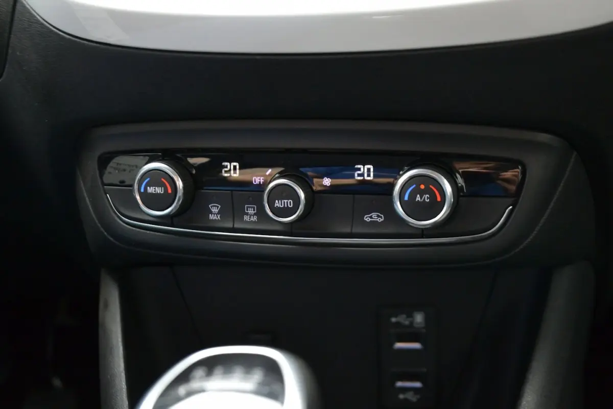 1.2 Turbo Edition 2020 100PK | Navigatie | Trekhaak | Achteruitrijcamera