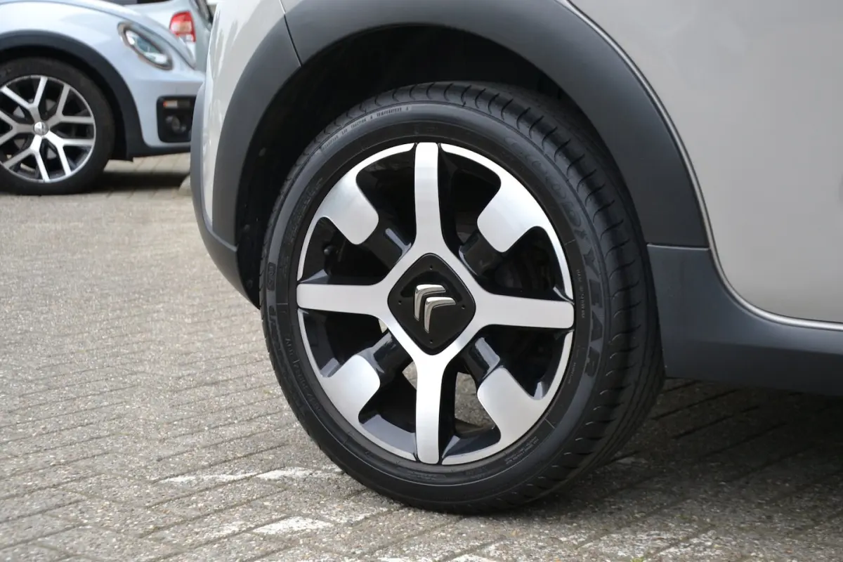 1.2 PureTech S&S Shine | Panoramadak | Achteruitrijcamera | Navigatie
