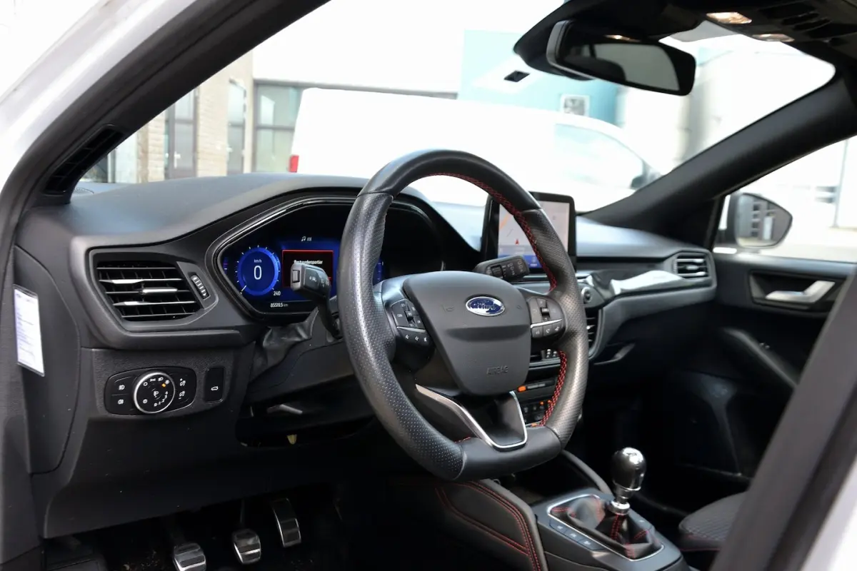 1.0 EcoBoost Hybrid ST Line X Business | Panoramadak | Winterpakket | Achteruitrijcamera |
