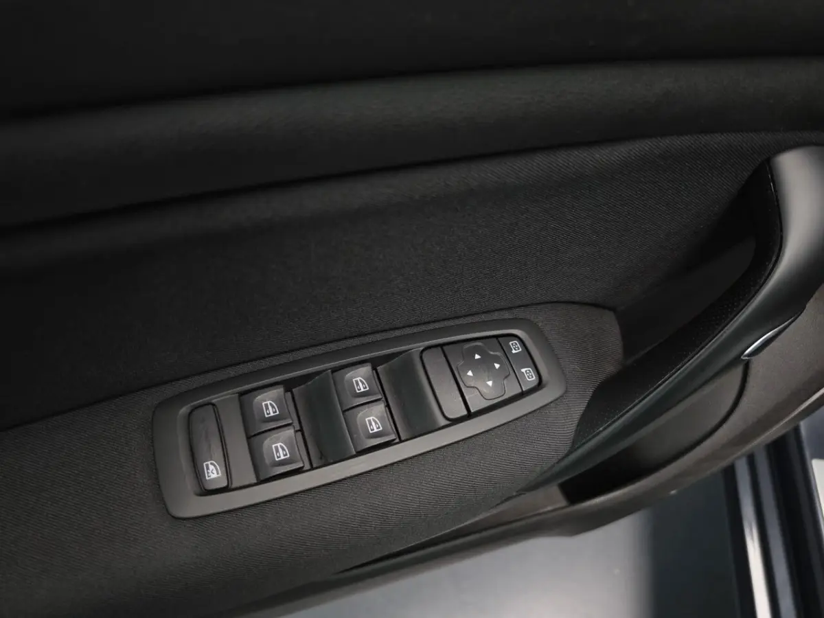 1.3 TCe Limited NAVI TREKHAAK NAP NL AUTO