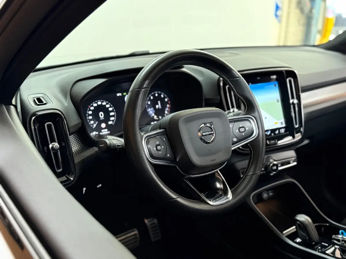 1.5 T3 R-Design | Pano | Winterpakket | Elektr voorstoelen+memory | Camera | Carplay