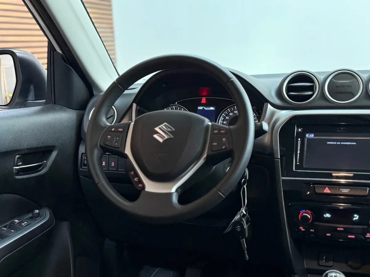 1.0 Boosterjet Select | Stoelverwarming | 17 inch | Bluetooth