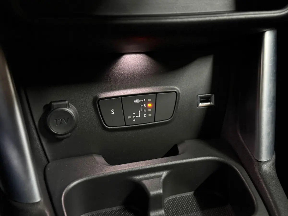 1.2 PureTech 130 PK Automaat Feel | Climate Control | Cruise Control | Bluetooth | DAB Rad