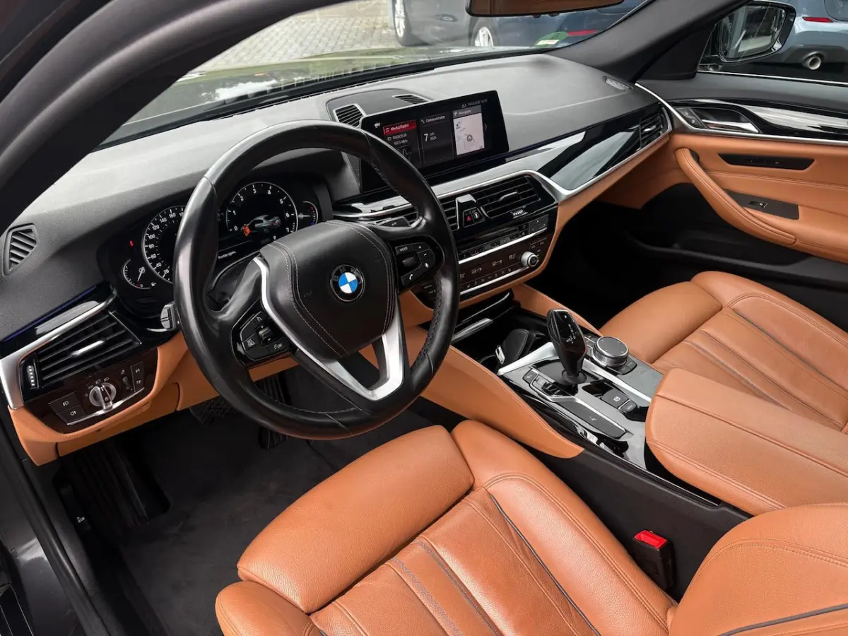 520i High Executive | Stoelverwarming | Memory | Navi | PDC | Climate | Cruise | Dealer On