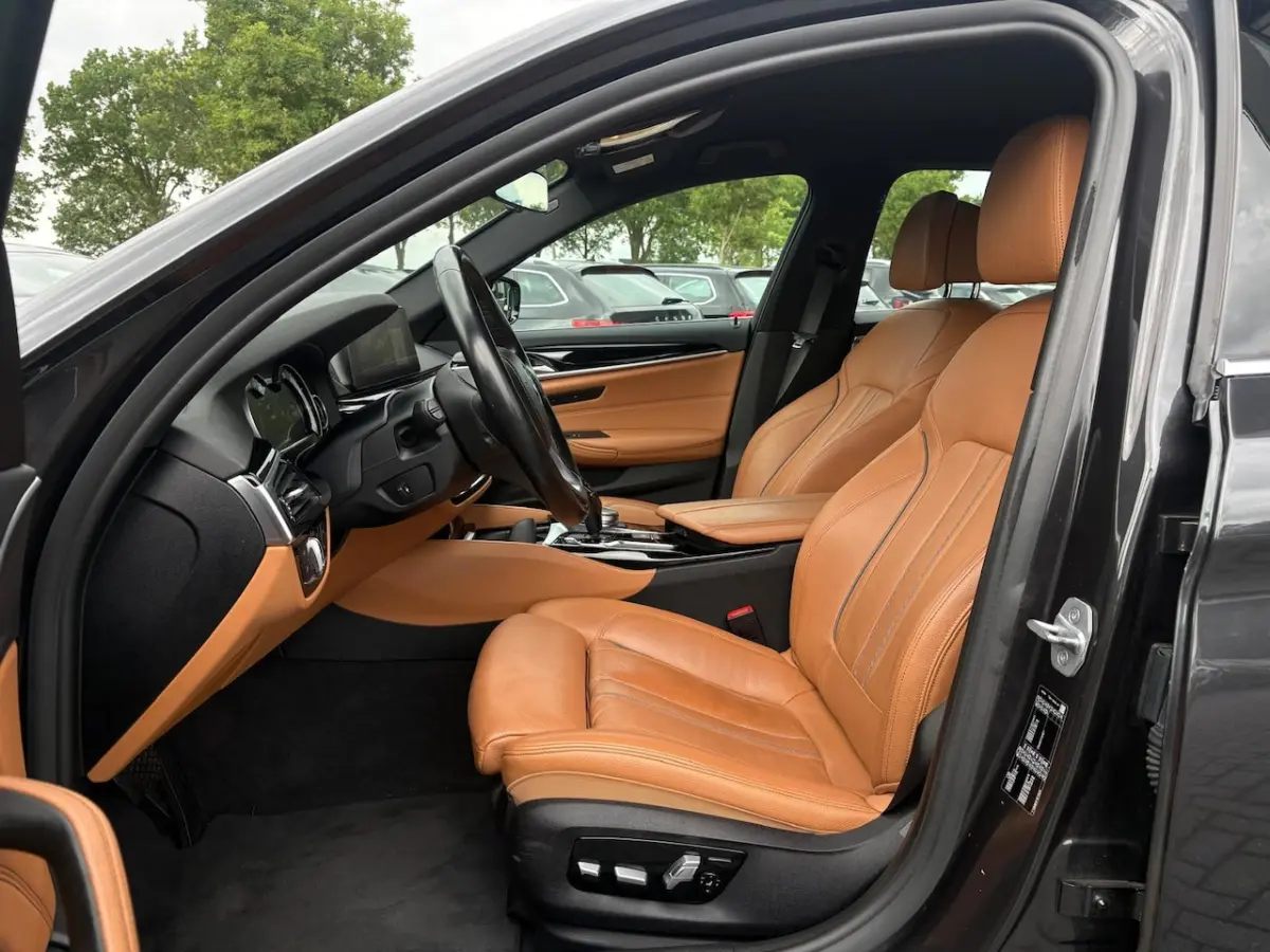 520i High Executive | Stoelverwarming | Memory | Navi | PDC | Climate | Cruise | Dealer On