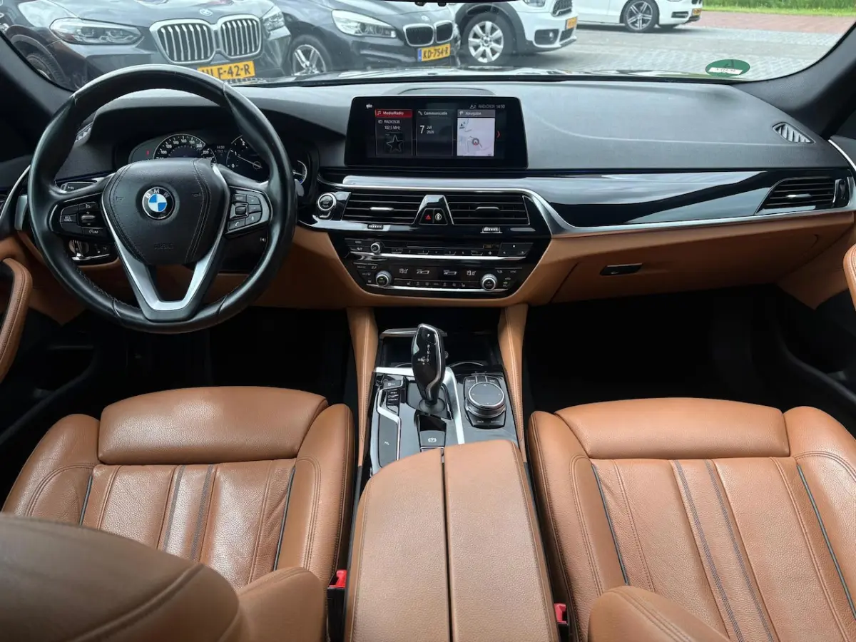 520i High Executive | Stoelverwarming | Memory | Navi | PDC | Climate | Cruise | Dealer On