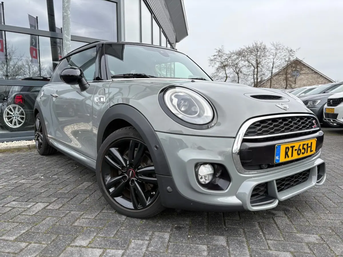 2.0 Chili Serious Business| JCW | Automaat | Stoelverwarming | Camera | Pano | Navi | Head