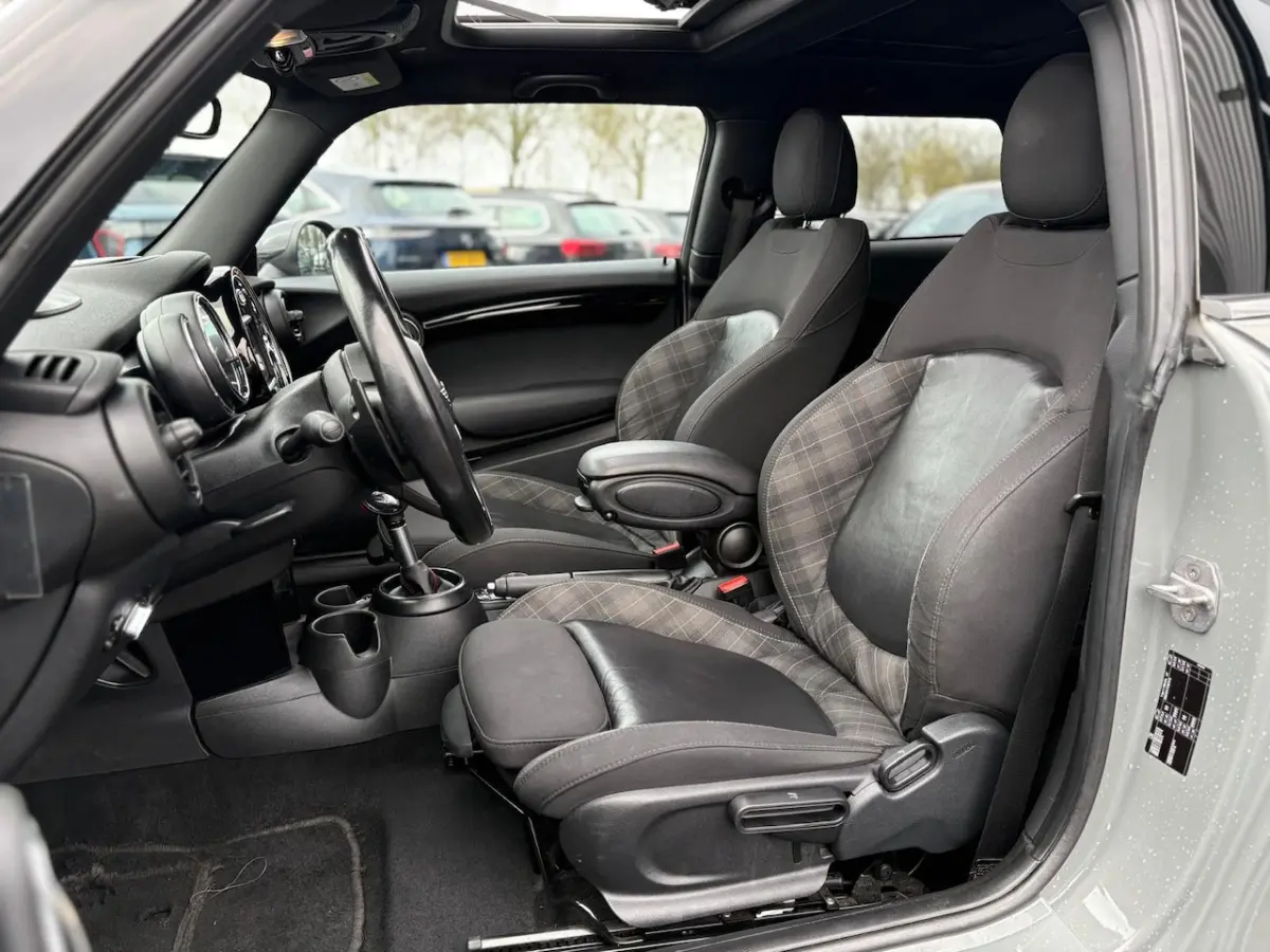 2.0 Chili Serious Business| JCW | Automaat | Stoelverwarming | Camera | Pano | Navi | Head
