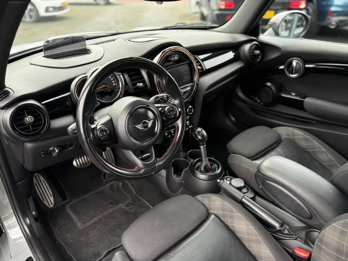 2.0 Chili Serious Business| JCW | Automaat | Stoelverwarming | Camera | Pano | Navi | Head