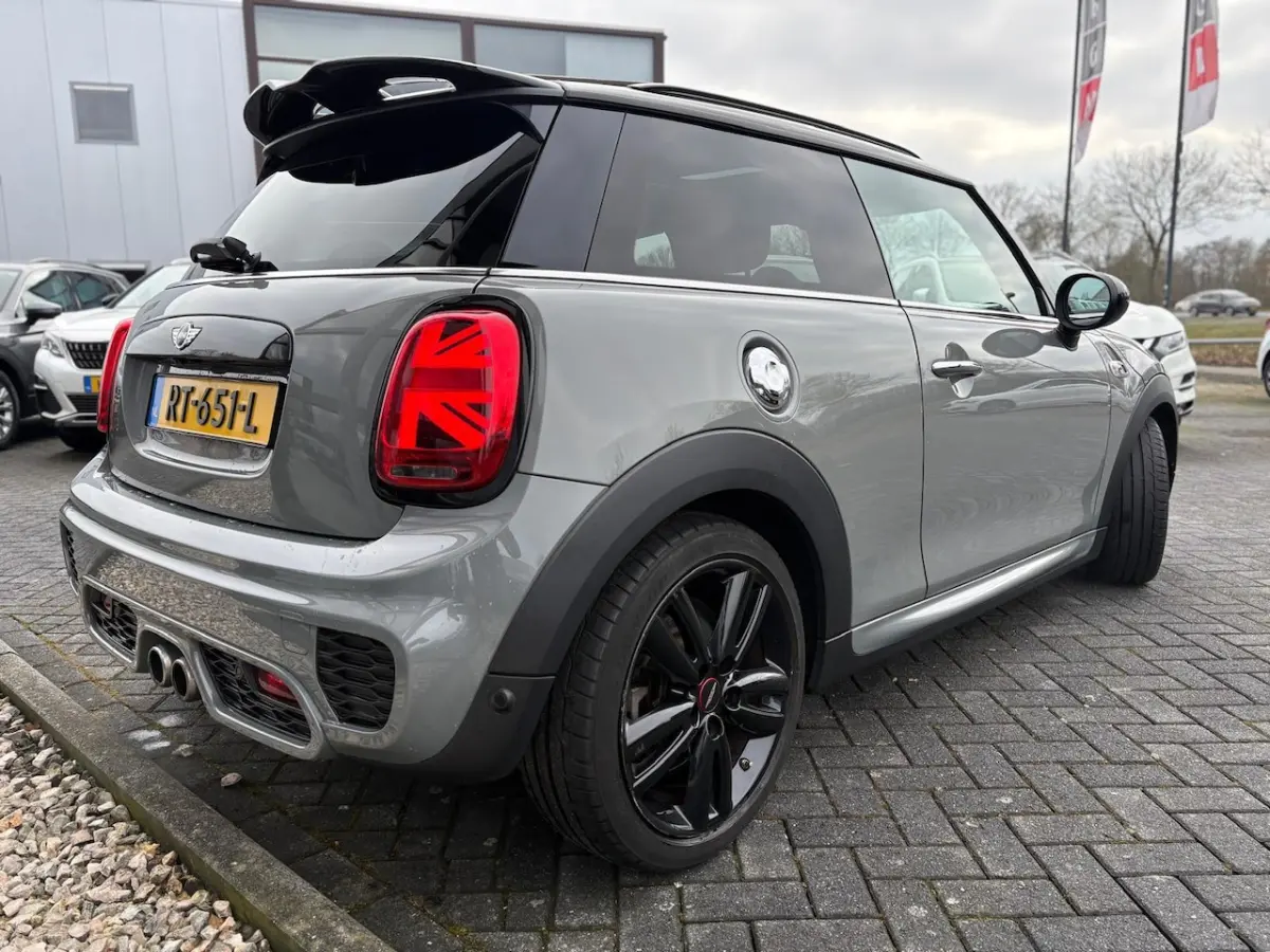 2.0 Chili Serious Business| JCW | Automaat | Stoelverwarming | Camera | Pano | Navi | Head