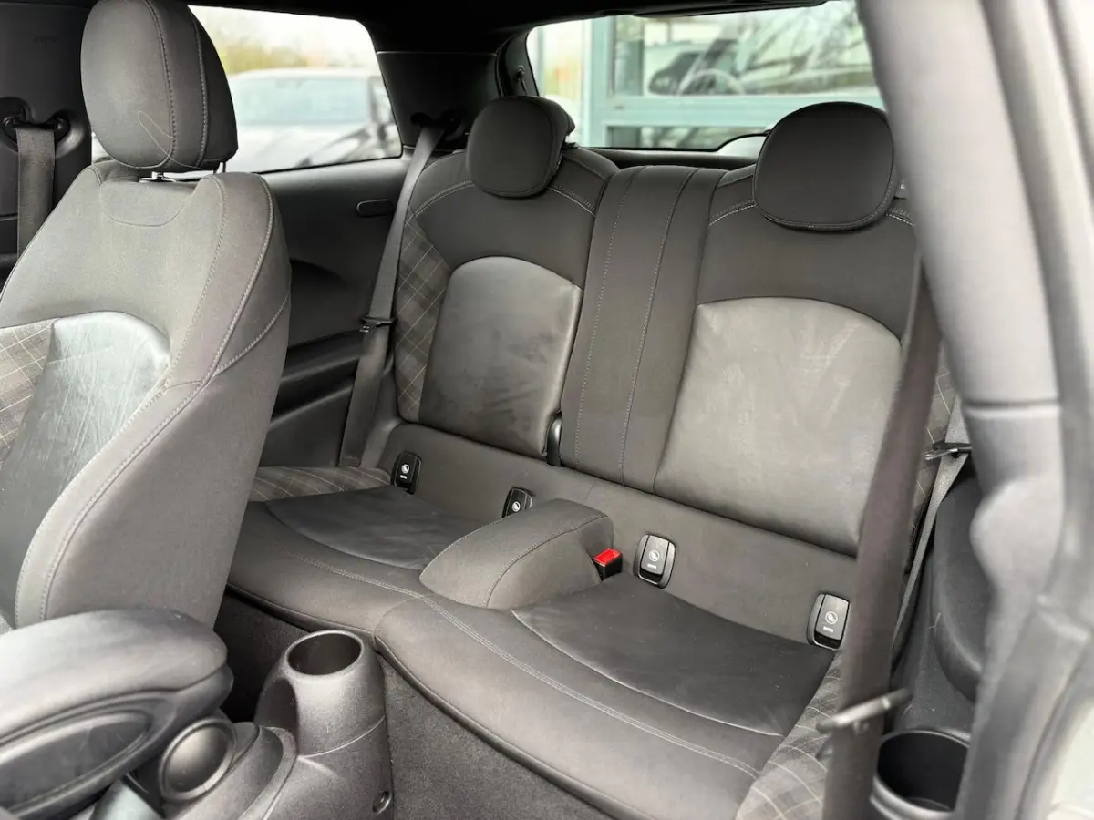 2.0 Chili Serious Business| JCW | Automaat | Stoelverwarming | Camera | Pano | Navi | Head