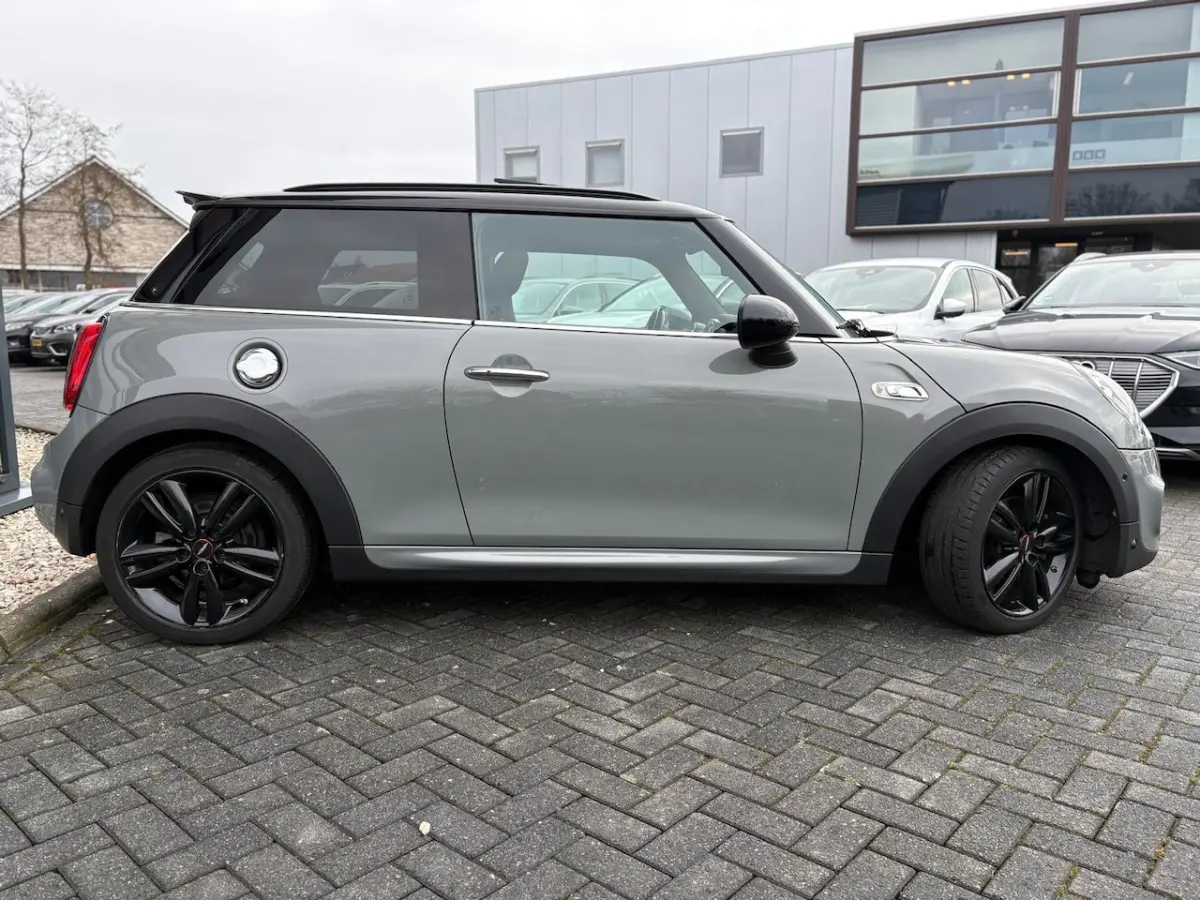 2.0 Chili Serious Business| JCW | Automaat | Stoelverwarming | Camera | Pano | Navi | Head
